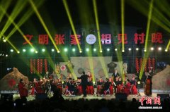 湖南隆回十四载“村晚” 凝聚乡情焕新乡村